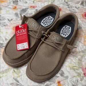 Hey Dude women's Loafers - Tan.